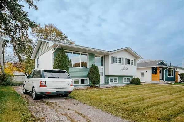 27 Penfold Crescent, Winnipeg, MB R2J1S3