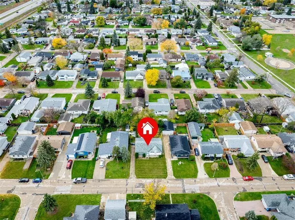 27 Penfold Crescent, Winnipeg, MB R2J1S3