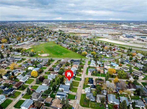 27 Penfold Crescent, Winnipeg, MB R2J1S3