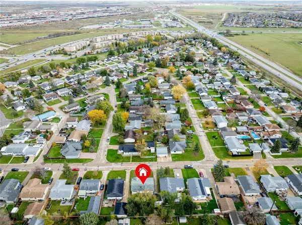 27 Penfold Crescent, Winnipeg, MB R2J1S3