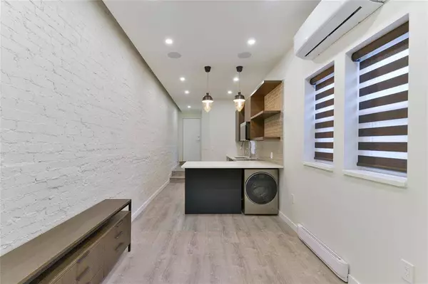 2 722 Maryland Street, Winnipeg, MB R3E1W2