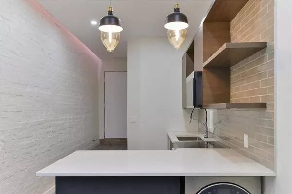 2 722 Maryland Street, Winnipeg, MB R3E1W2