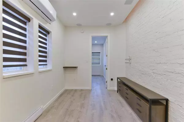 2 722 Maryland Street, Winnipeg, MB R3E1W2