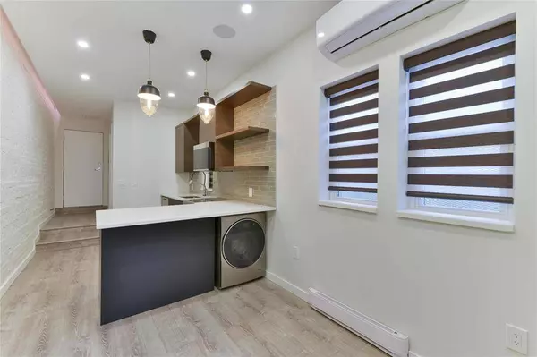 2 722 Maryland Street, Winnipeg, MB R3E1W2