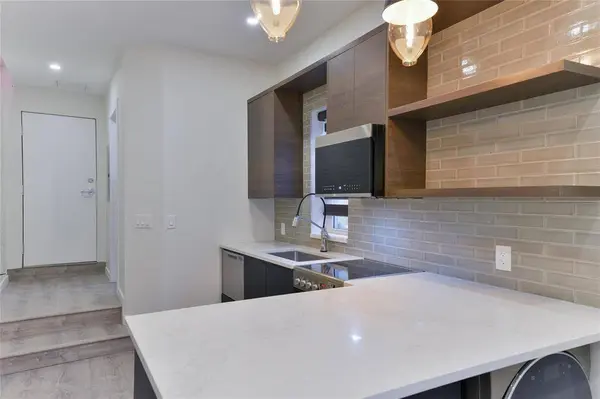 2 722 Maryland Street, Winnipeg, MB R3E1W2