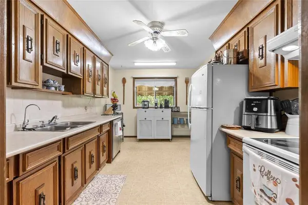 143 Valewood Crescent, Winnipeg, MB R2R1S4