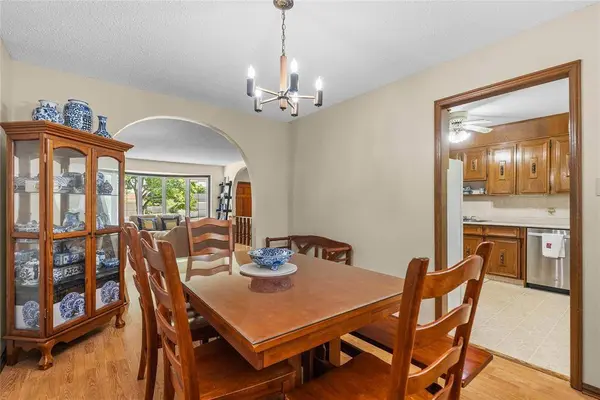 143 Valewood Crescent, Winnipeg, MB R2R1S4