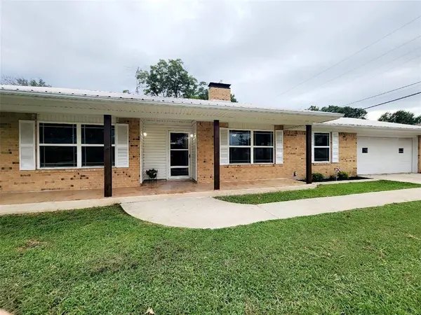 1911 College Street, Gainesville, TX 76240