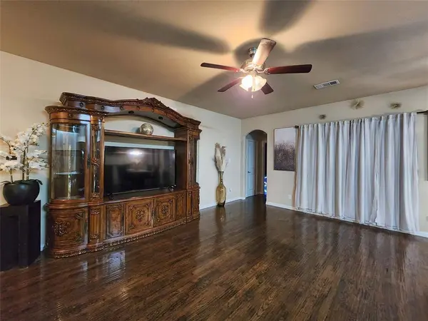 7982 Los Alamitos Lane, Fort Worth, TX 76140