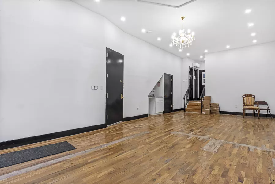 527 Marcy Ave #B 1&2, Brooklyn, NY 11206-5606