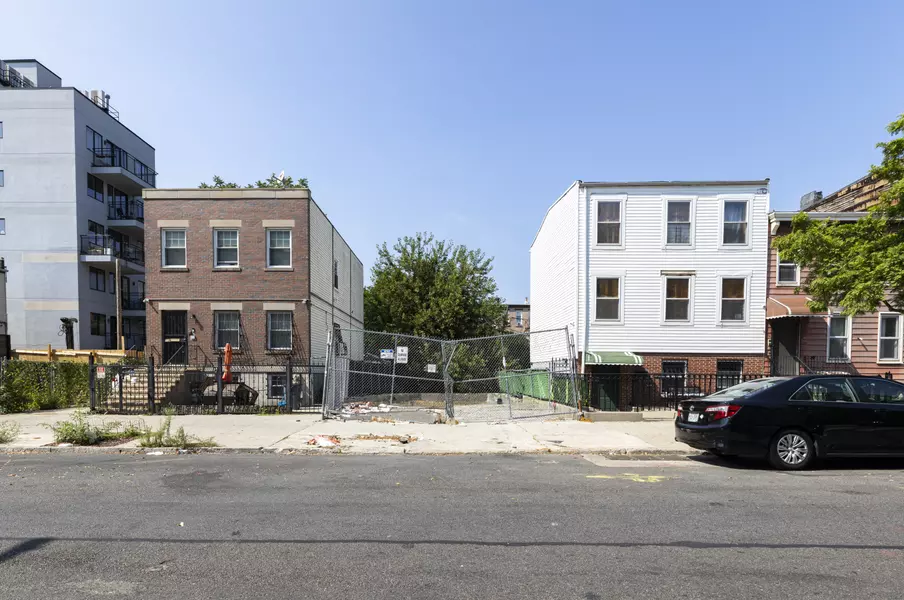 149 Pulaski St, Brooklyn, NY 11206