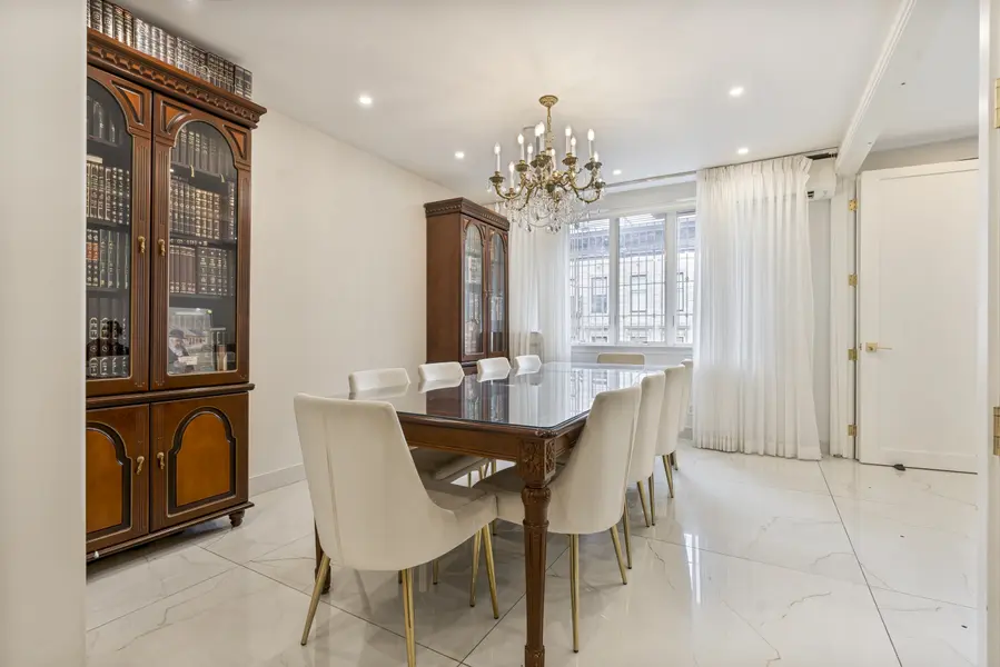 167 Franklin Ave #3R, Brooklyn, NY 11205-2748