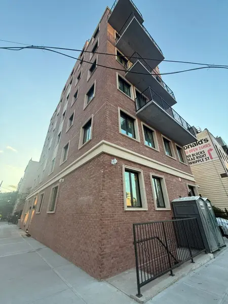 178 Throop Ave, Brooklyn, NY 11206-5328