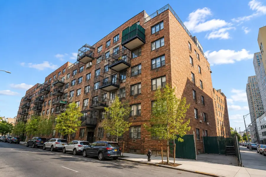28 S 9th St #4, Brooklyn, NY 11249-6120