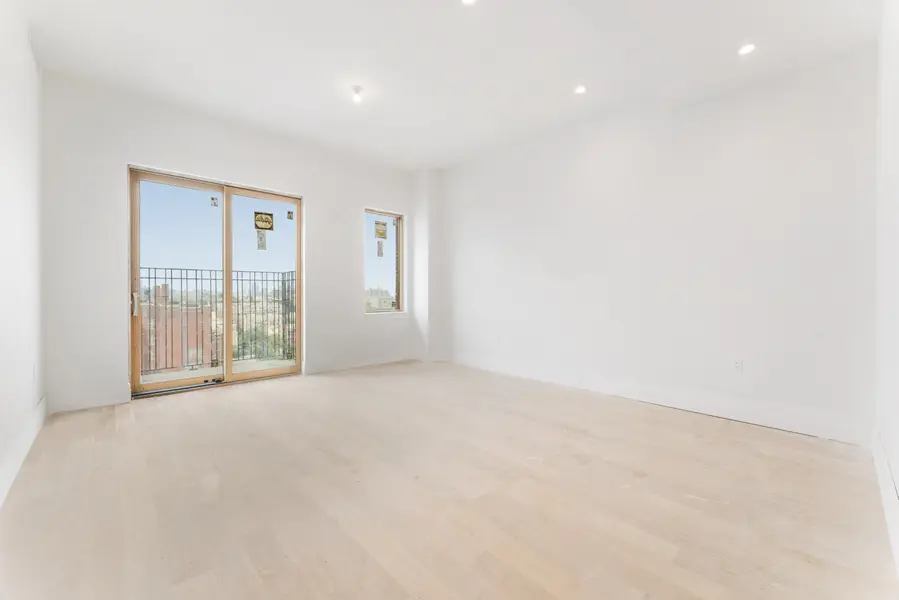 610 Dekalb Ave #4, Brooklyn, NY 11205-4904