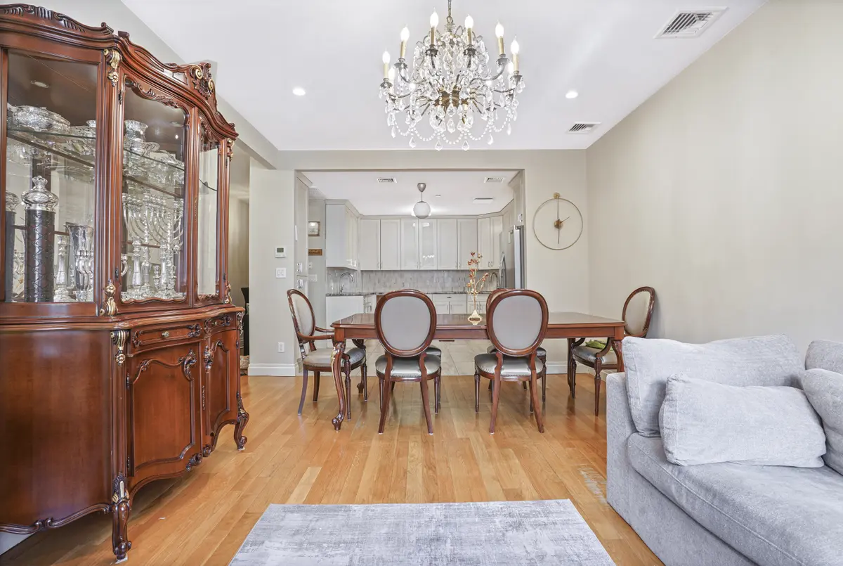 22 S 9th St #3B, Brooklyn, NY 11249-6008