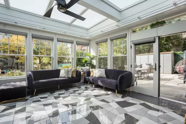 Brooklyn, NY 11249-7629,570 Bedford Ave #APT 1