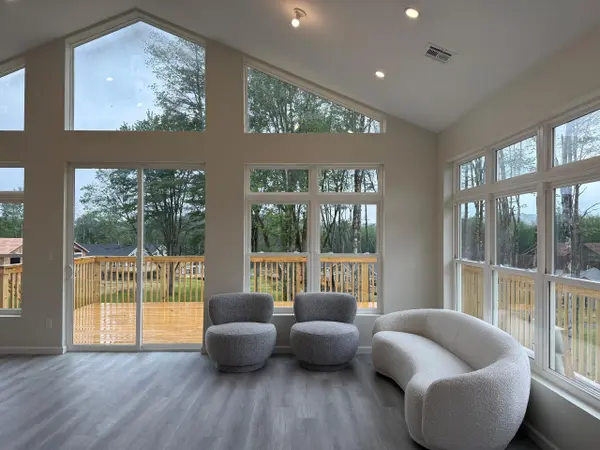 976 NY-52 #blue Maple Summer Home, Loch Sheldrake, NY 12759