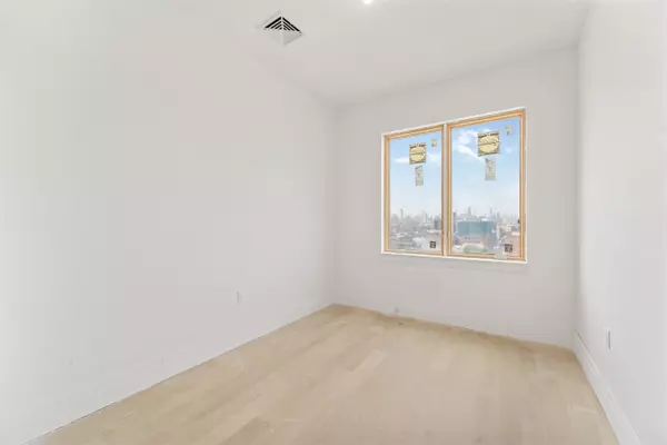 Brooklyn, NY 11205-4904,610 Dekalb Ave #4 BEDROOM