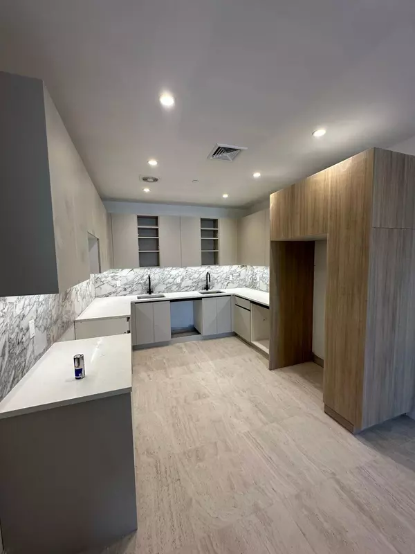 Brooklyn, NY 11205-4904,610 Dekalb Ave #Bigger 4 Bedroom
