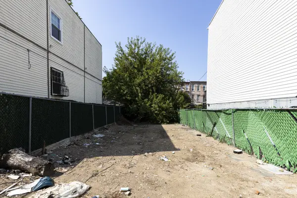 149 Pulaski St, Brooklyn, NY 11206