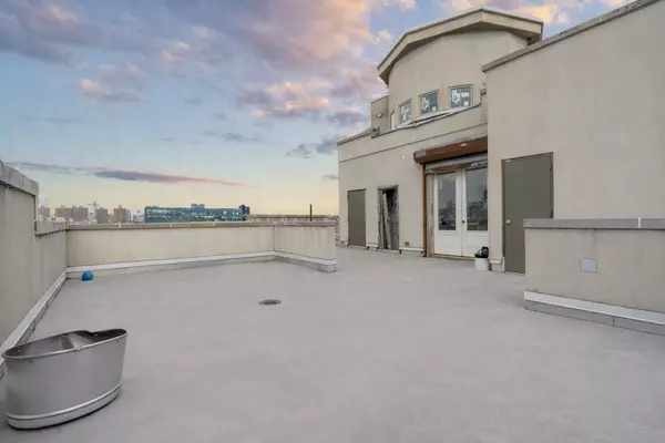 Brooklyn, NY 11205-2648,143 Classon Ave #Duplax + large outdoor