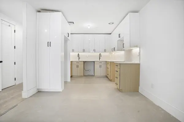 376 Vernon Ave #3A, Brooklyn, NY 11206-6702