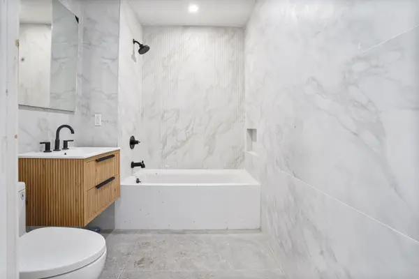 376 Vernon Ave #3A, Brooklyn, NY 11206-6702