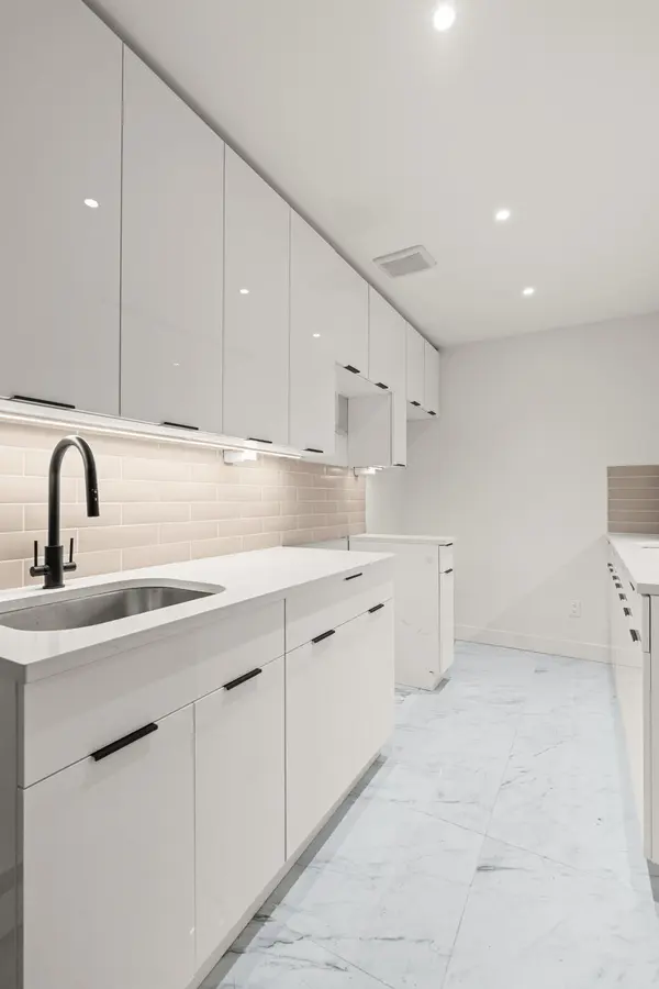 385 Vernon Ave #A1, Brooklyn, NY 11206-6701