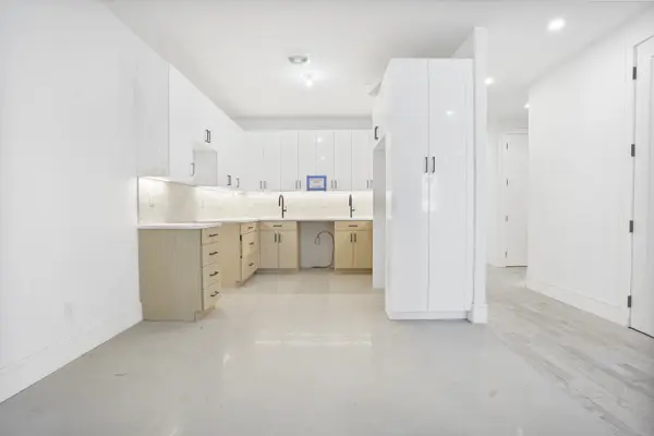 376 Vernon Ave #3B, Brooklyn, NY 11206-6702