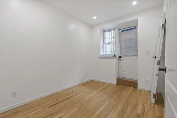 904 Bedford Ave #1A, Brooklyn, NY 11205-3919