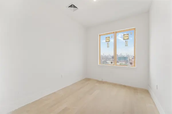 610 Dekalb Ave #4, Brooklyn, NY 11205-4904