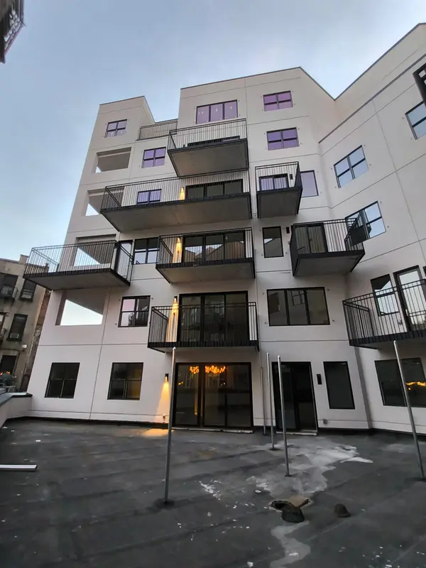 16 Cook St #3A, Brooklyn, NY 11206-4004