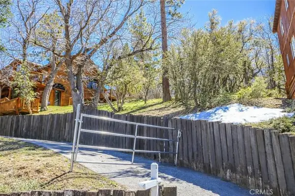 1121 Crags, Fawnskin, CA 92333