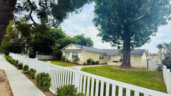 23016 Saticoy St, Canoga Park, CA 91304-4540