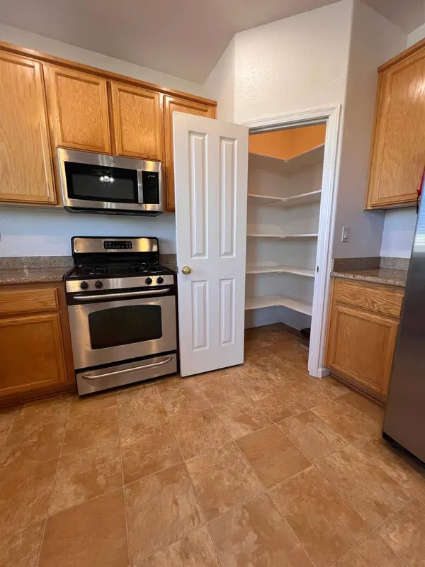 3537 Velvet Leaf ST, Plumas Lake, CA 95961