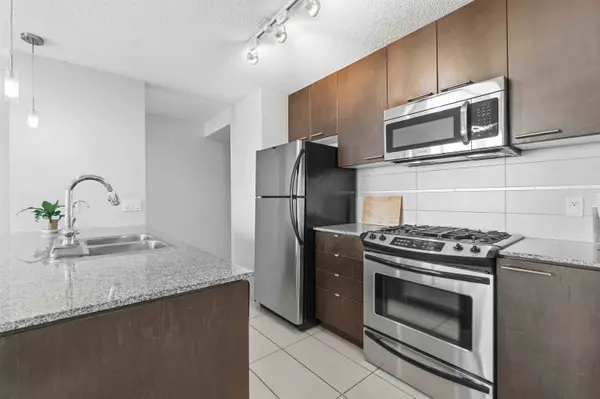 5811 No. 3 RD #1612, Richmond, BC V6X 4L7