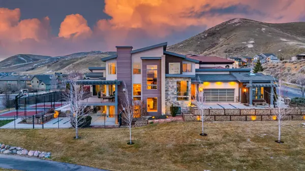 feature image of Striking Modern Architecture Meets Mountain Living in Traverse Mountain