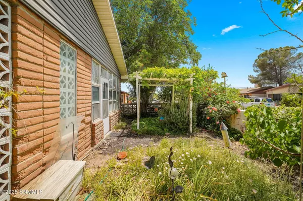 1409 Lees DR, Las Cruces, NM 88001