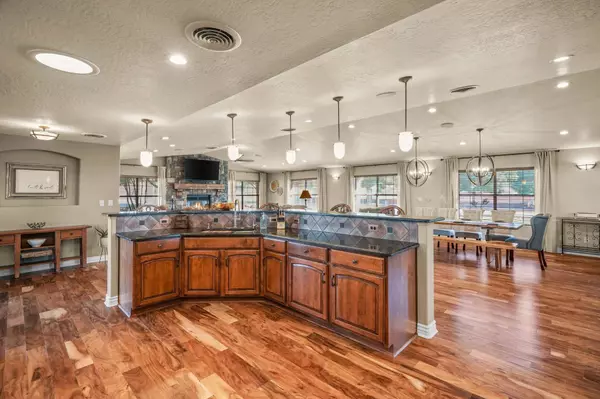 63 Desert Lakes RD, Alamogordo, NM 88310