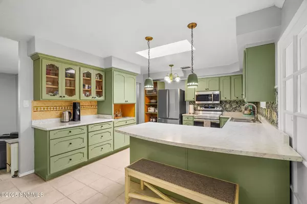 4835 Las Alturas DR, Las Cruces, NM 88011