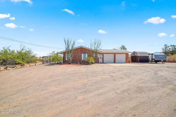 4835 Las Alturas DR, Las Cruces, NM 88011