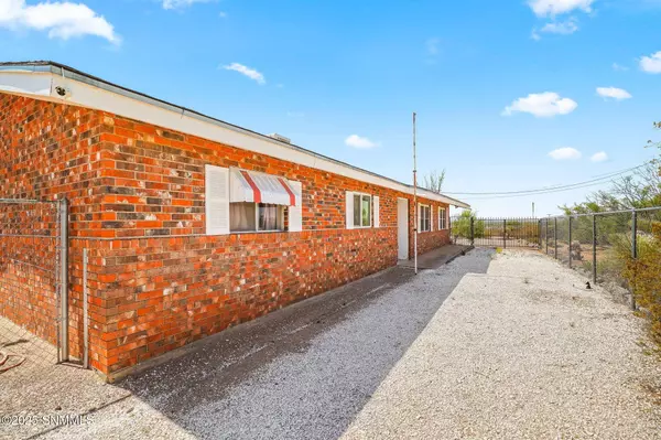 4835 Las Alturas DR, Las Cruces, NM 88011
