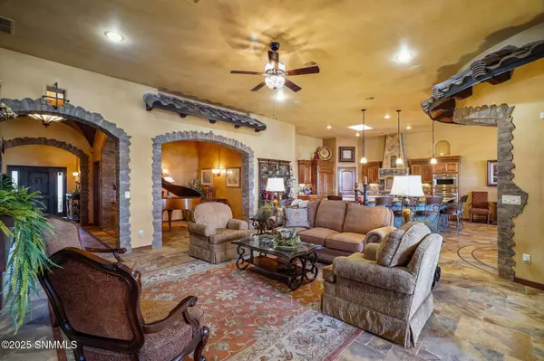 1294 Morisat PL, Las Cruces, NM 88007