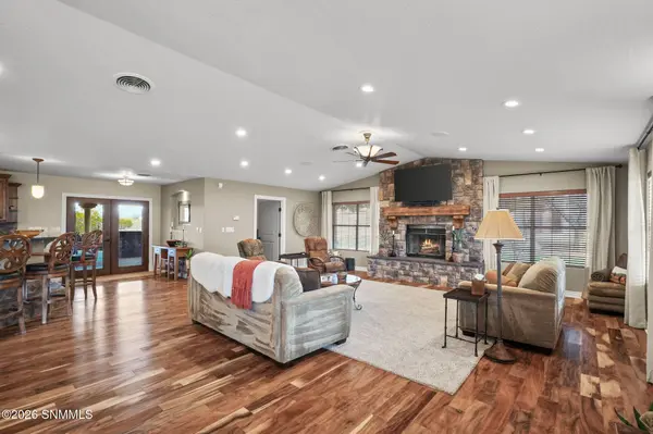 63 Desert Lakes RD, Alamogordo, NM 88310