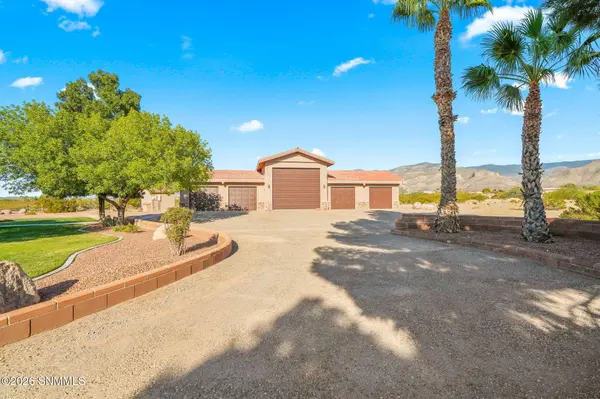 63 Desert Lakes RD, Alamogordo, NM 88310
