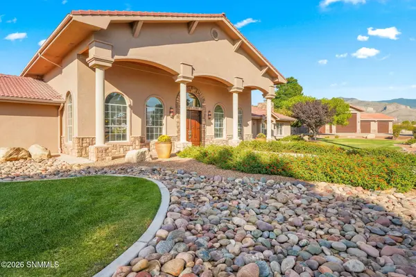 63 Desert Lakes RD, Alamogordo, NM 88310