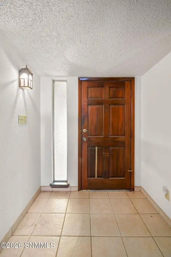 3012 Karen DR, Las Cruces, NM 88001
