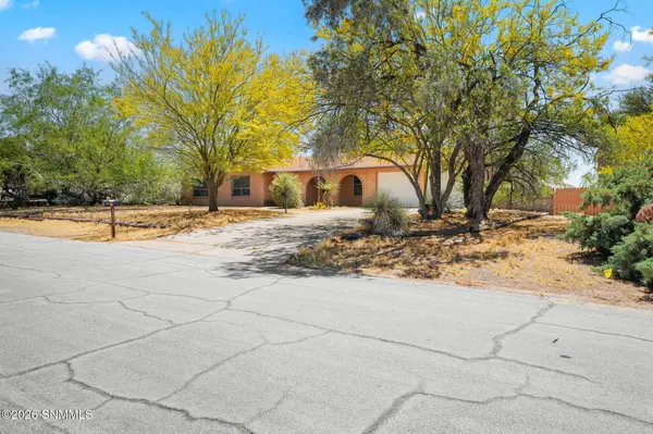3012 Karen DR, Las Cruces, NM 88001
