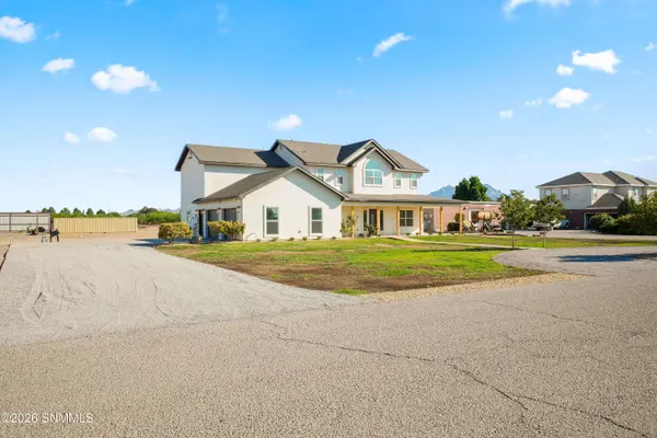200 Sunshine Valley CT, Las Cruces, NM 88007